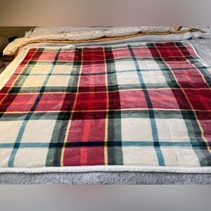 Cuddl Duds cozy soft plush plaid to Faux Fur throw blanket.